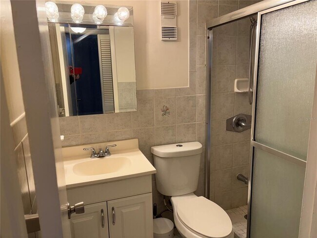 Building Photo - 810 Oakgrove Dr