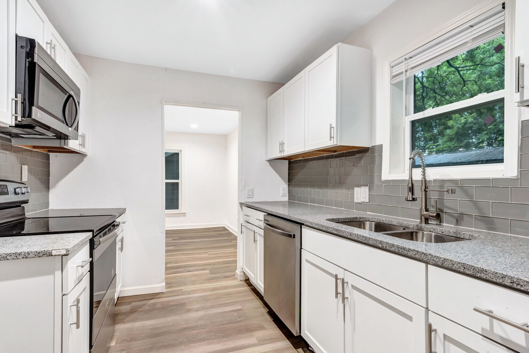 Building Photo - 425 E Sears St