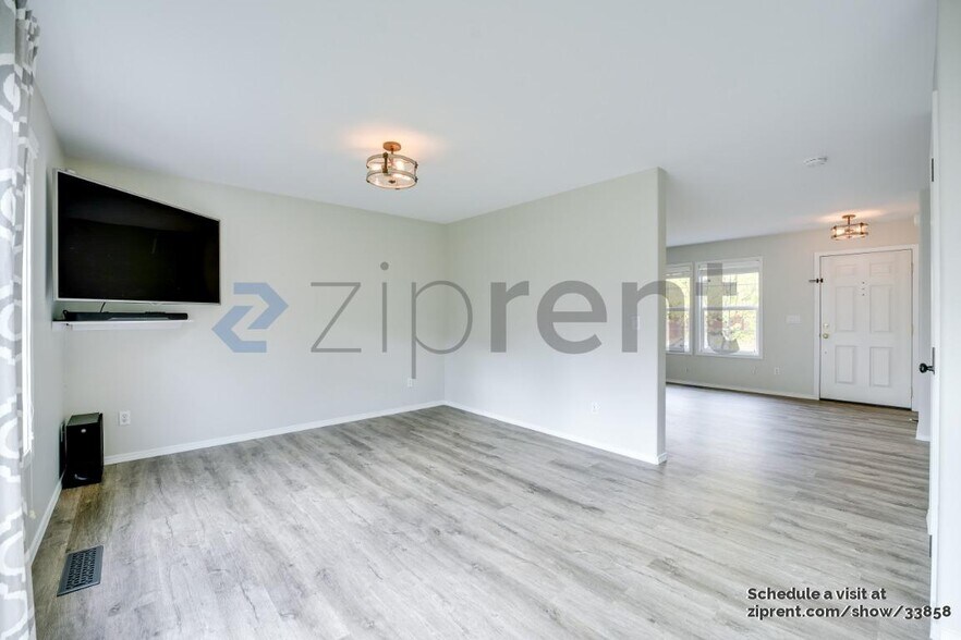 Building Photo - Unit