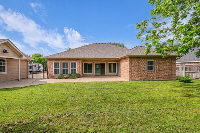 Building Photo - 1208 Heritage Way Dr