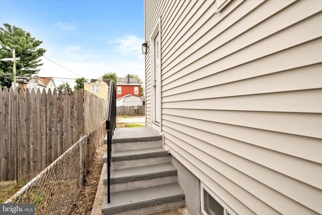 Building Photo - 656 Schiller Ave