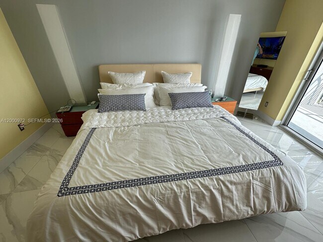 Building Photo - 325 S Biscayne Blvd