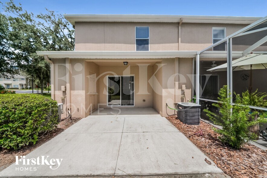 Building Photo - 15825 Fishhawk Falls Dr