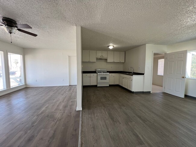Building Photo - 3 Bedroom 1 bathroom House located near a Schools, Community Park and Public Swimming Pool.
