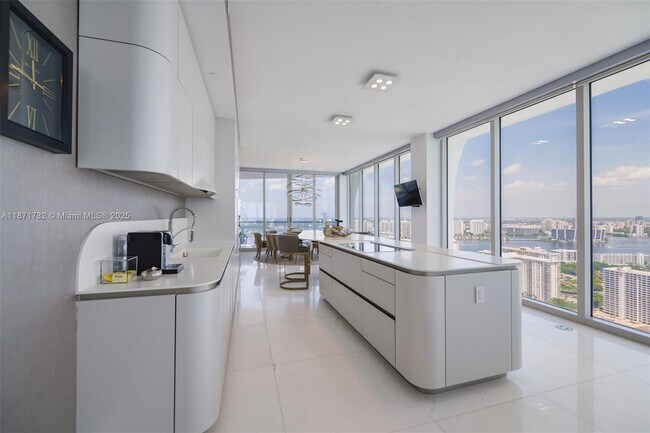 Building Photo - 16901 Collins Ave
