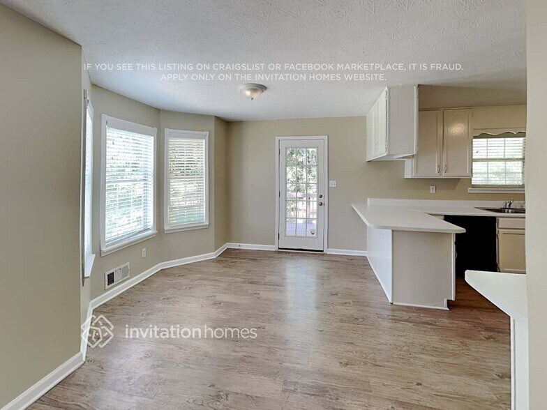 Building Photo - 249 King William Dr