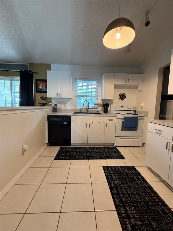 Building Photo - 9941 Red Clover Ave