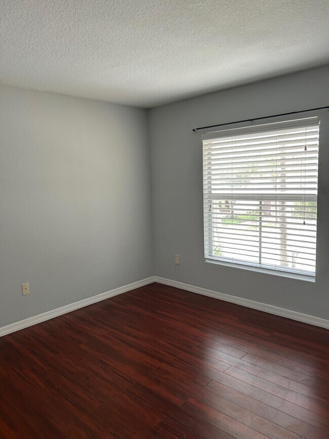 Building Photo - 1412 Seminole Palms Dr