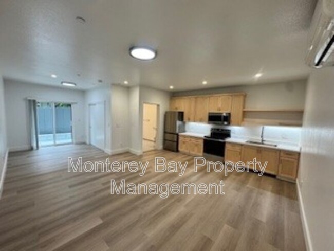 Primary Photo - 3108 Seacrest Ave