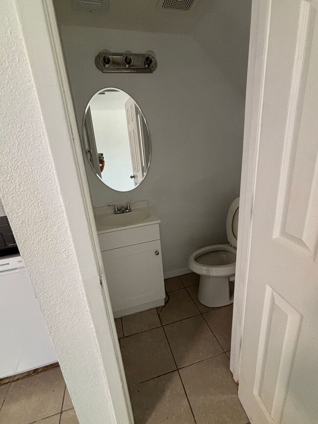 Building Photo - Updated 2-Bedroom, 1.5-Bath Accepting VASH...