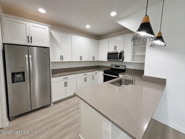 Building Photo - 716 Cherry Elm Dr
