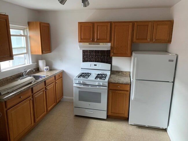 Building Photo - 30-31 st