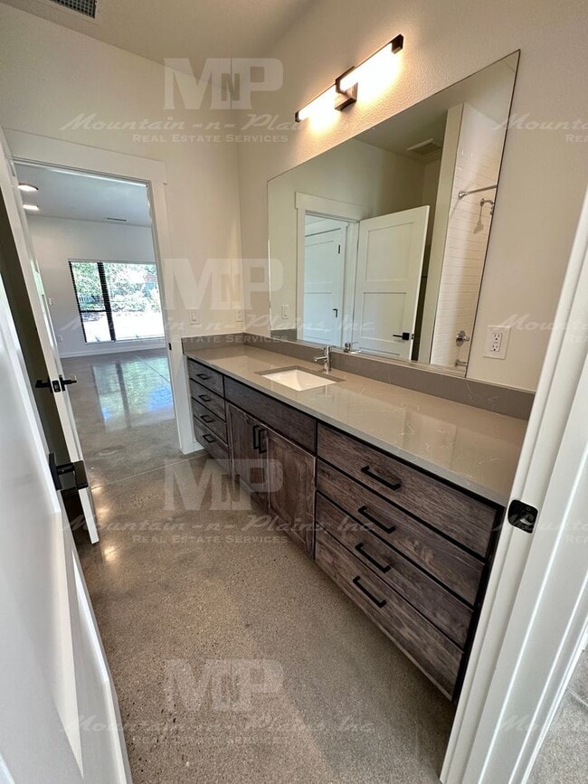 Building Photo - 301 Parker St