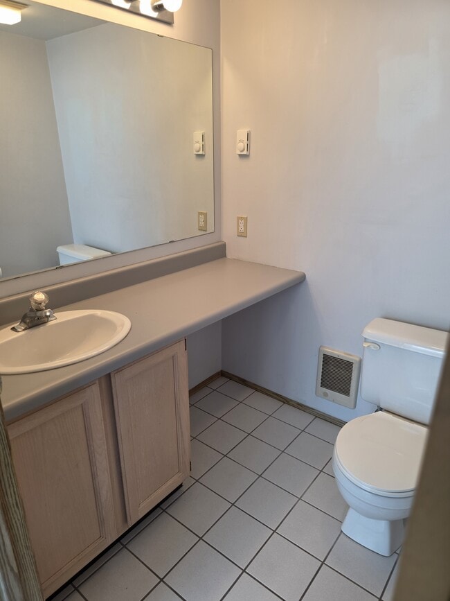 Building Photo - 1728 Edwards Dr