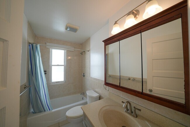Building Photo - 15 Merrymount Ave