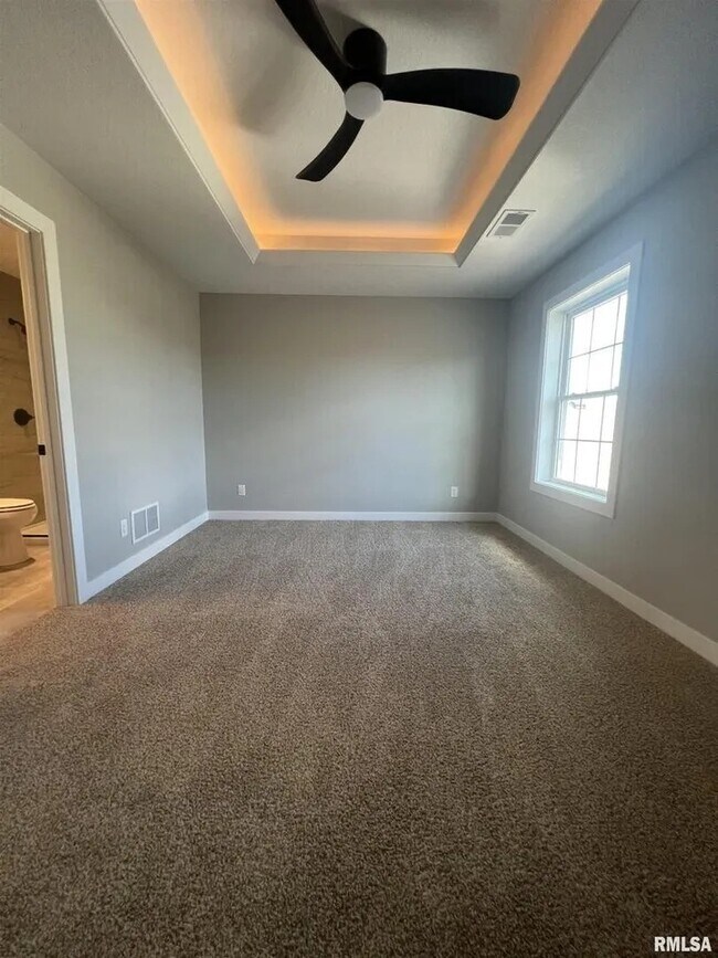 Building Photo - 5246 Pandit Dr