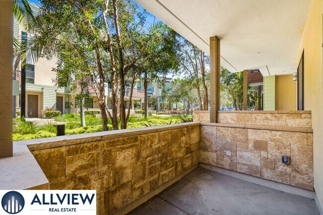 Building Photo - Gorgeous 4 Story Townhome Available in the Highly Desired 17 West Community!