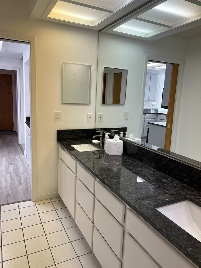 Building Photo - Suquamish View Home