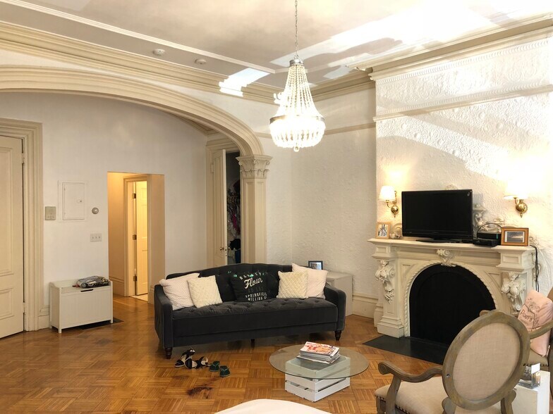 Building Photo - 137 Beacon St