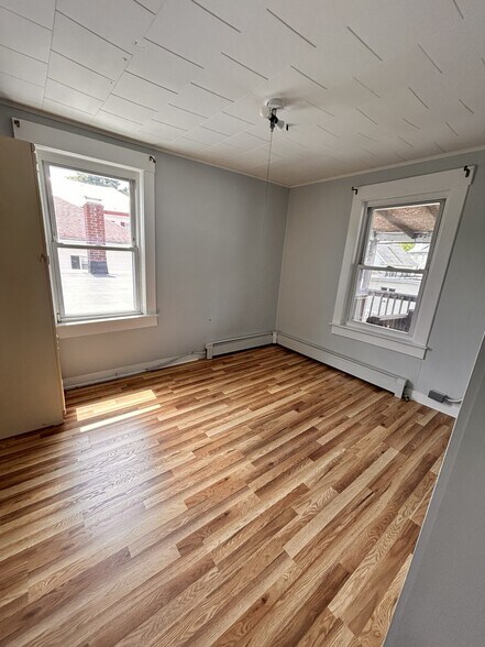 Building Photo - 973 Central St