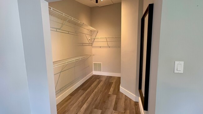 Building Photo - 5465 Grande Palm Cir