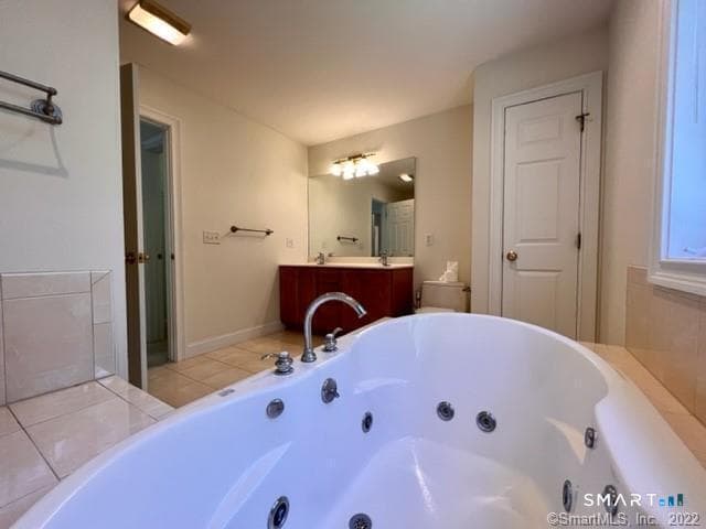 Building Photo - 242 Upper Pattagansett Rd