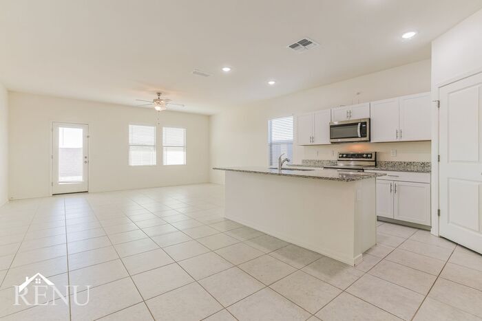 Building Photo - 35522 W San Capistrano Ave