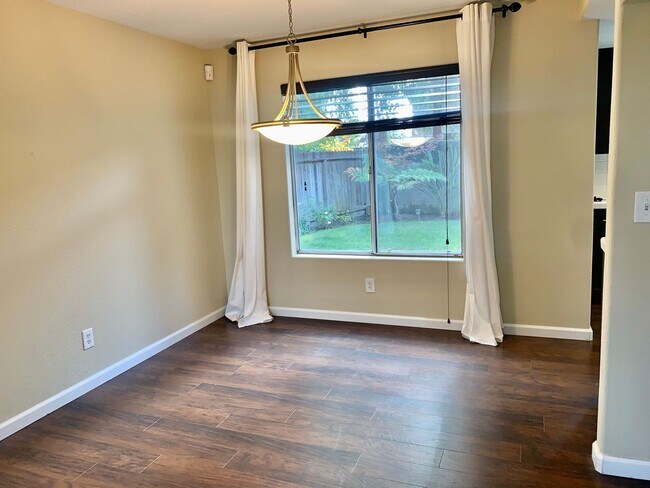 Building Photo - Beautifully Updated 4/2.5 near Woodward Park