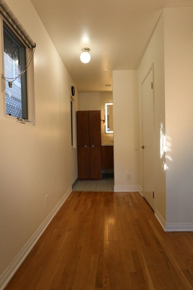 Building Photo - Comfort Meets Style in This Updated Kentwood Home