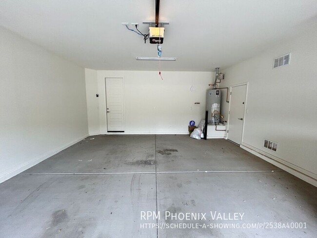 Building Photo - 11541 W Ashby Dr