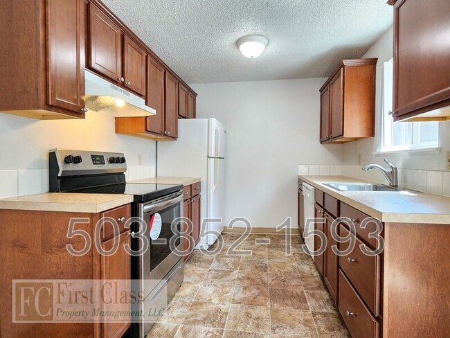 Building Photo - 3618 SW Beaverton Hillsdale Hwy