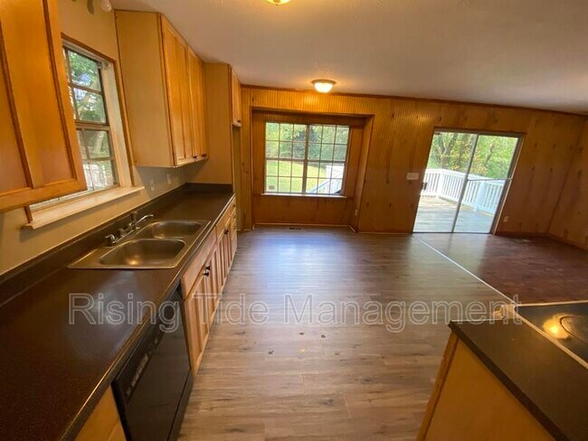 Building Photo - 540 20th Ct NE