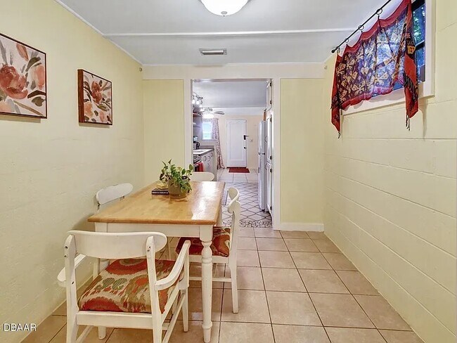 Building Photo - Bluelake