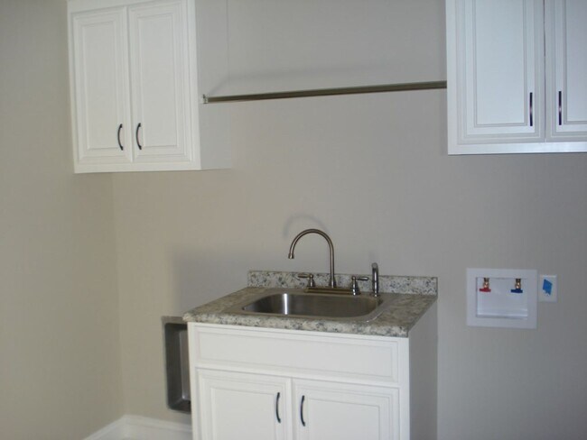 Building Photo - Southern Comfort Living: Elegant 4BR/2BA Home with 3-Car Garage, Close to Moody AFB in Lakeland, GA