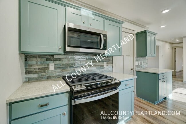 Building Photo - 330 E 6th St