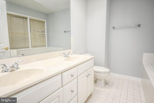 Building Photo - 1303 Cameron Hill Ct