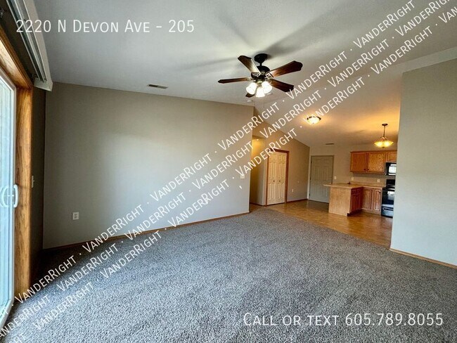 Building Photo - 2220 Devon Ave