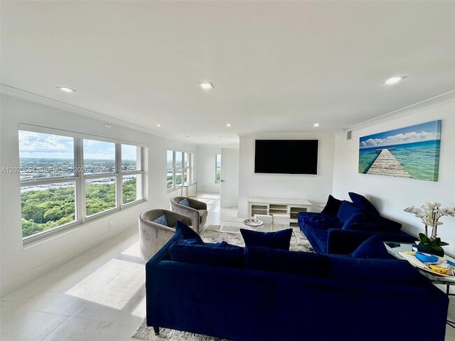 Building Photo - 3000 E Sunrise Blvd