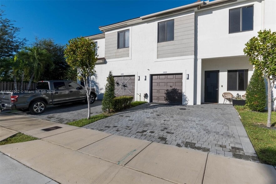 Building Photo - 2430 SW 145th Pl