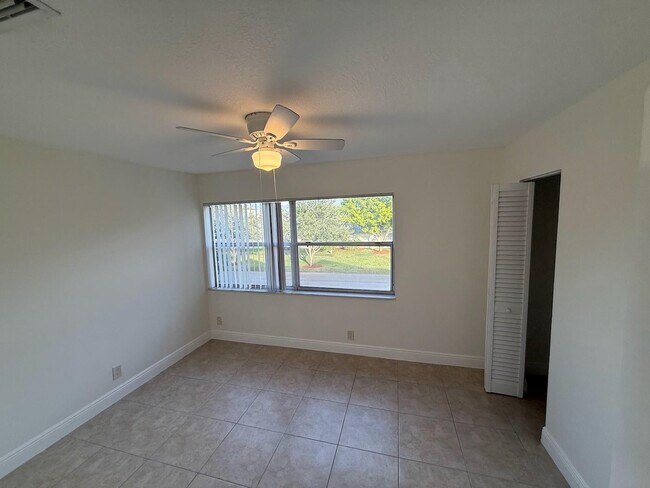 Building Photo - 3003 NW 5th Terrace