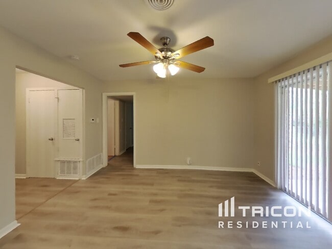 Building Photo - 1506 Viewridge Dr