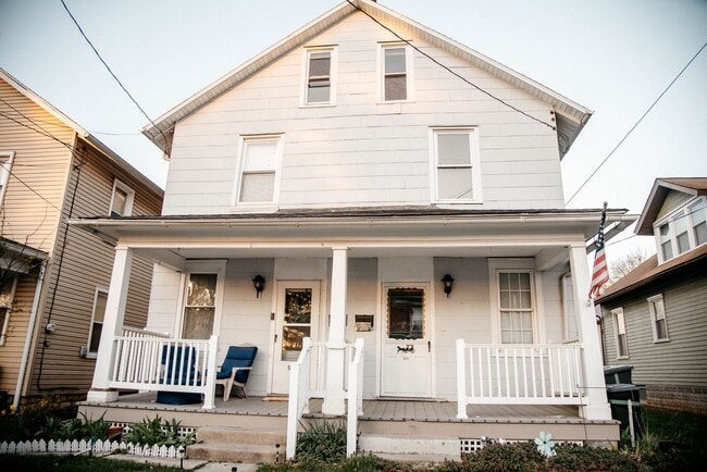 Building Photo - 5972 Pine St