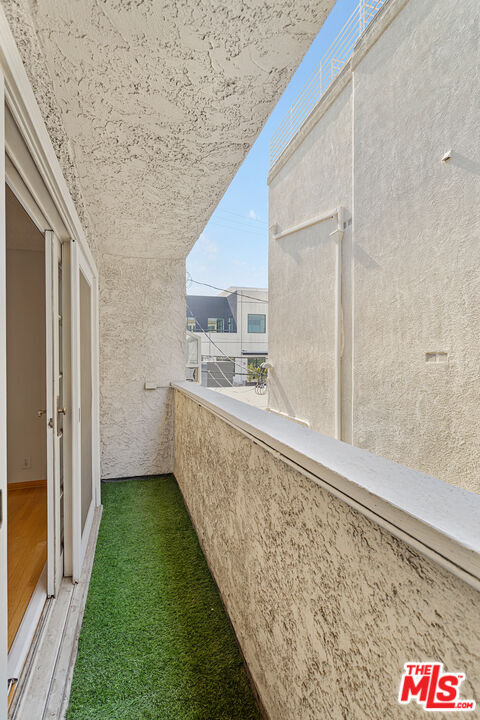 Building Photo - 11916 Goshen Ave