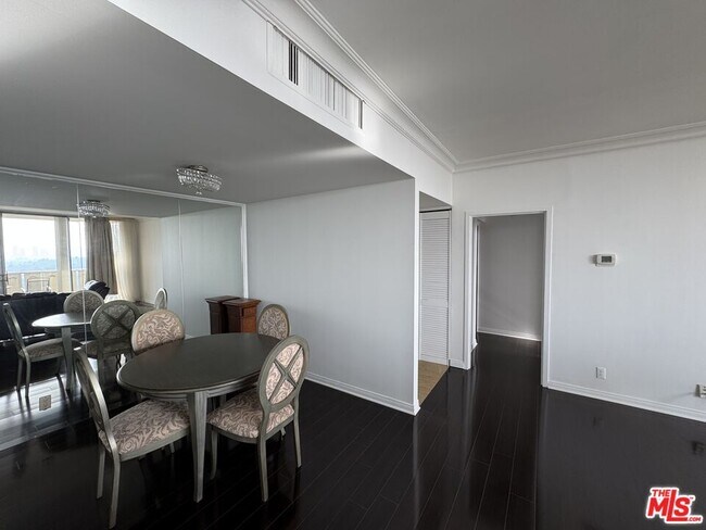 Building Photo - 4411 Los Feliz Blvd