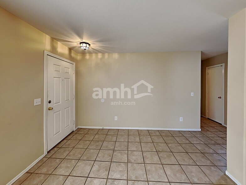 Building Photo - 1102 E Renegade Trl