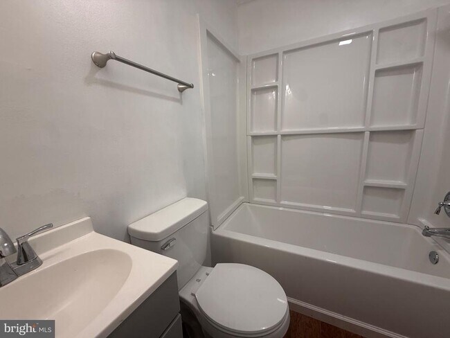 Building Photo - 135 Beeden Ln