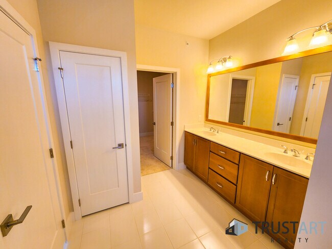 Building Photo - 3 bed/2bath condo house in Fishtown