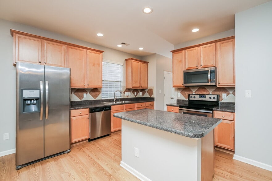 Building Photo - 650 Ashbrittle Dr