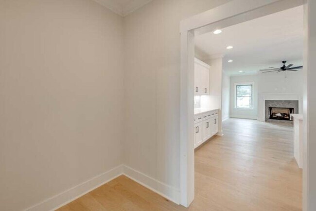 Building Photo - 9678 Dutton Ln