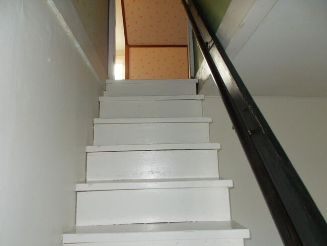 Building Photo - Spacious 1-Bedroom, 1-Bath Unit – 1,000 Sq...